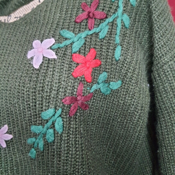 GeeGee Floral Knit Sweater Small - Picture 2 of 5